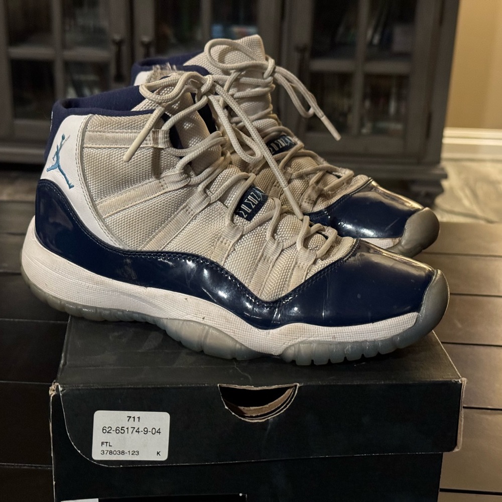 Air Jordan 11 Retro BG - White and University Blue - Sneakers Shoes size 5.5